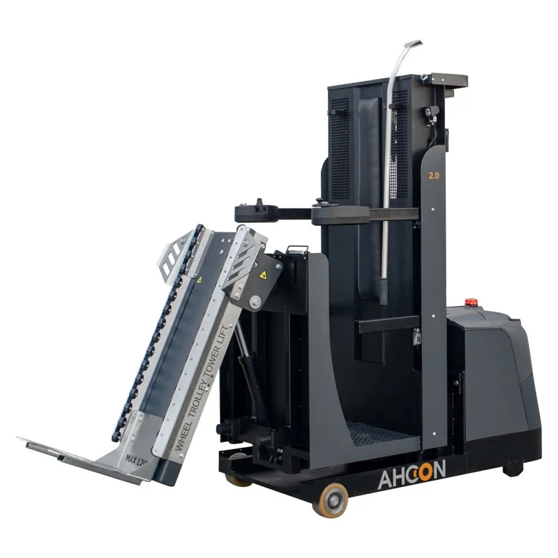 Freigestellter Wheel Trolley Tower Lift 2.0 mit eingefahrenem Hubmast und leerer Aufnahmegabel