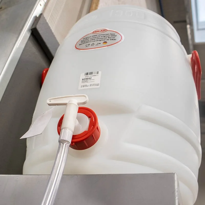 25-Liter-Tank mit Schlauchanschluss für Tower-Lift-Batteriewasser