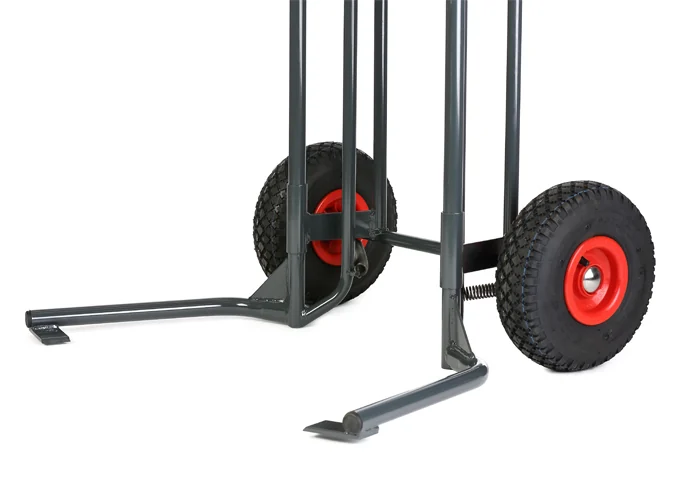 Detailansicht der beiden beweglichen Gabeln und großen Gummiräder des Wheel Caddy