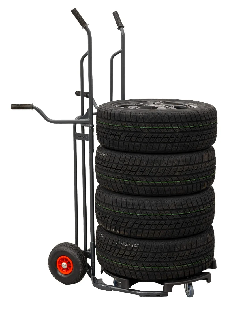 Wheel Caddy PLUS steht hinter einem aufrecht transportierten Stapel aus fünf Kompletträdern