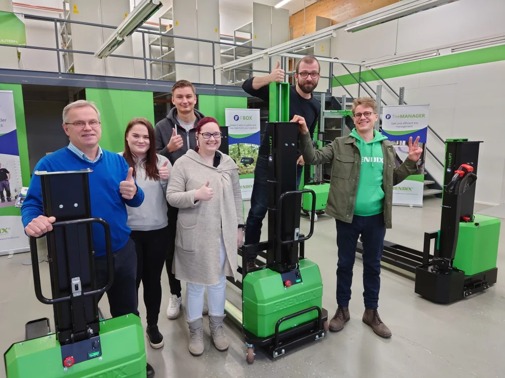 Frendix-Team in der Hauptverwaltung in Finnland